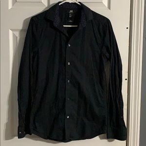 H&M Men’s button down shirt.